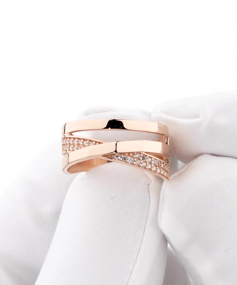 Gold ring with zircons
