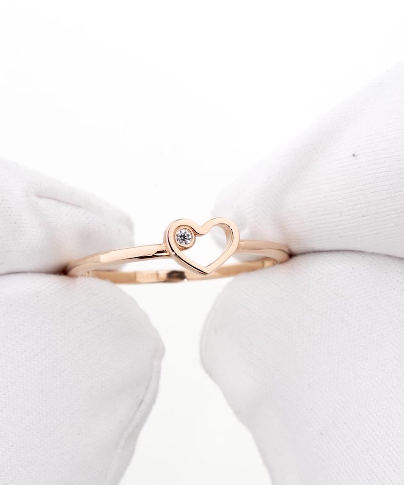 Gold ring with cubic zirconia “Heart”