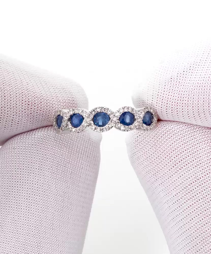 Yellow gold ring with diamonds and sapphires