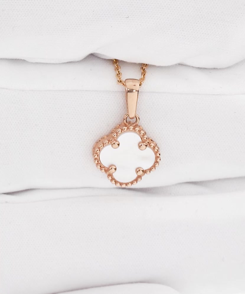 Gold earrings with nacre