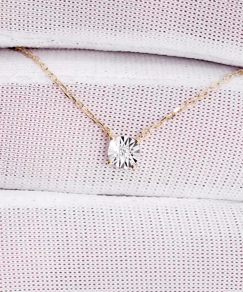Yellow gold chain with diamond pendant