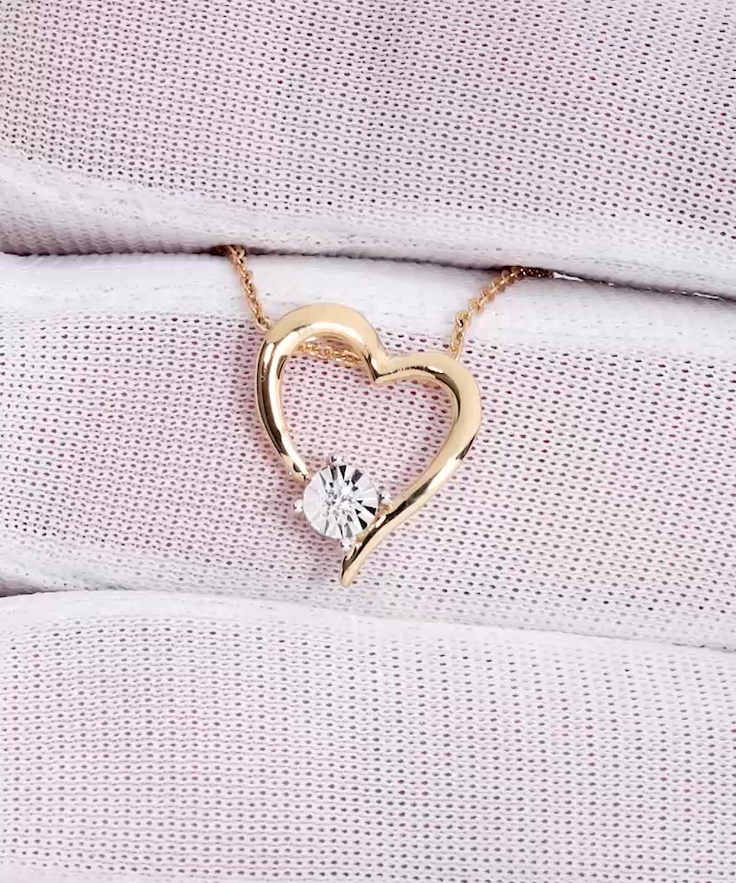 Yellow Gold pendant with diamonds