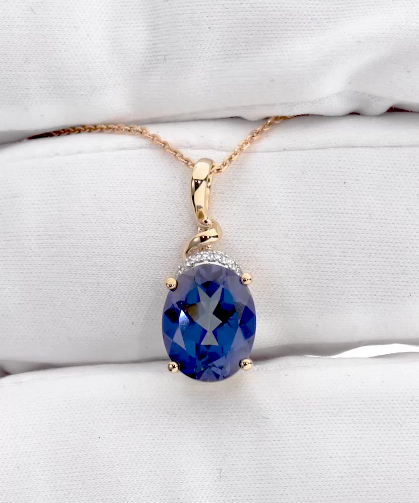 Yellow gold pendant with topaz and diamonds