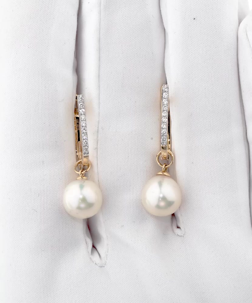 Yellow gold earrings with diamonds and pearls