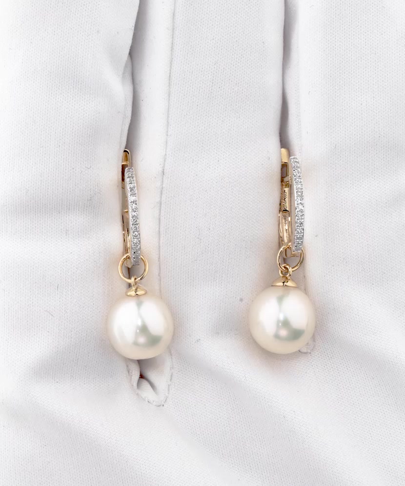 Yellow gold earrings with diamonds and pearls