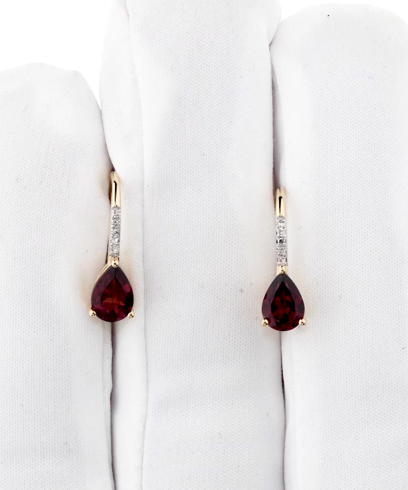 Yellow gold earrings with garnets and diamonds