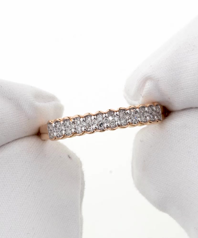 Gold ring with diamonds