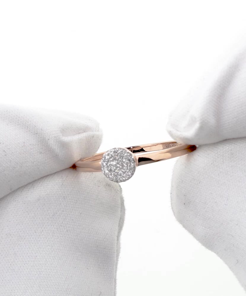 Gold ring with diamonds