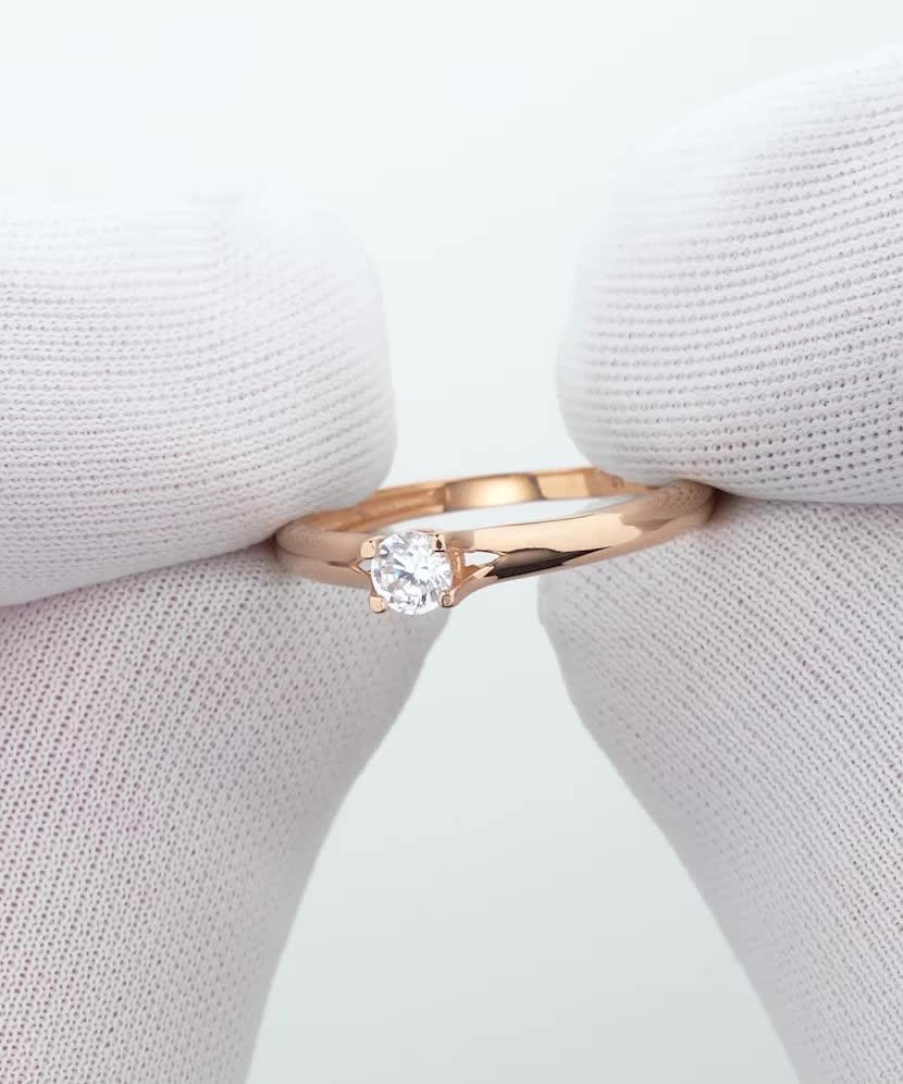 Золотое кольцо с цирконом