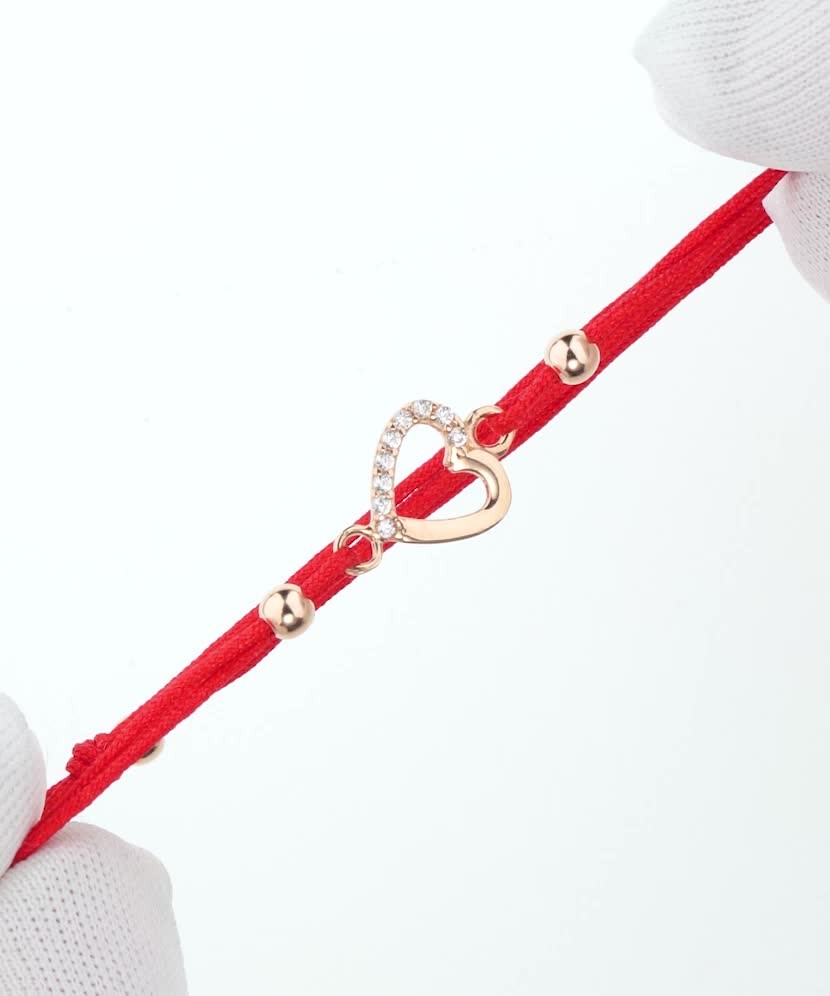 Red string bracelet with gold pendant "heart"