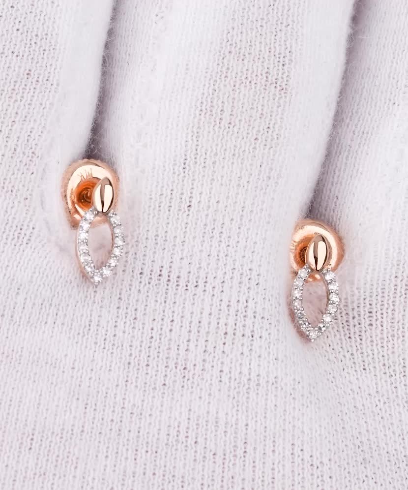 Gold earrings with diamonds