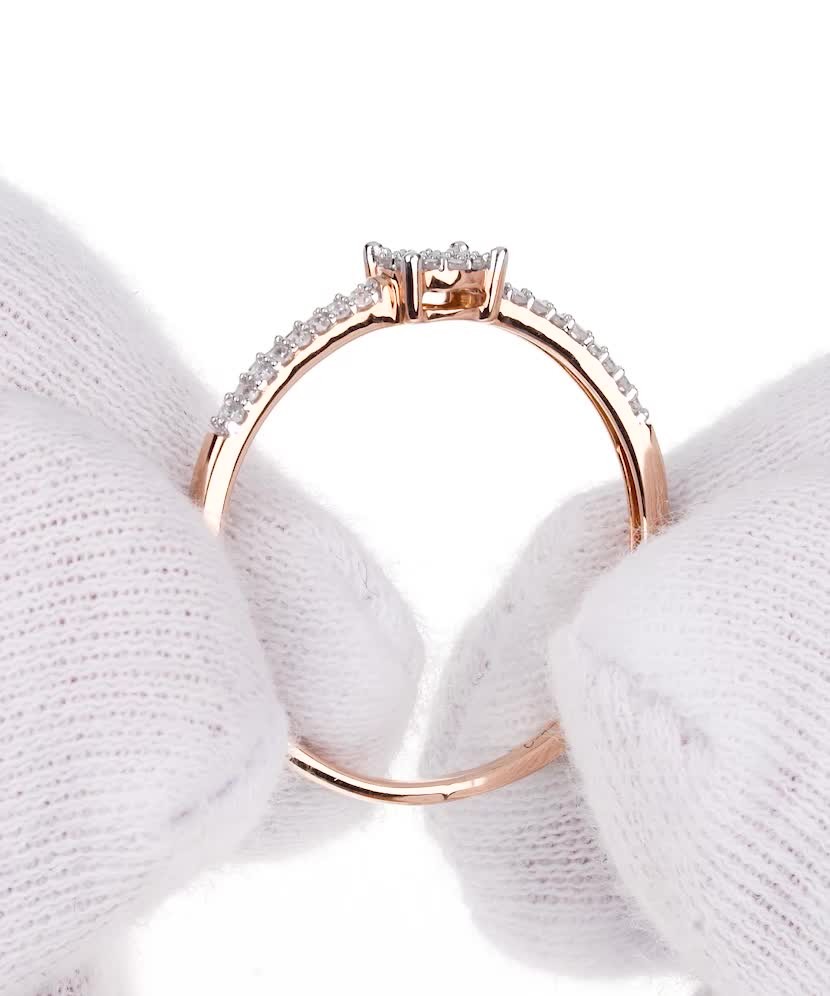 Золотое кольцо с бриллиантами Золотое кольцо с бриллиантами