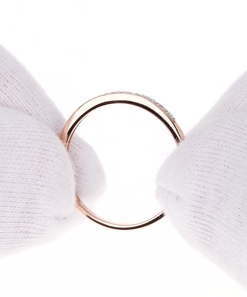 Золотое кольцо с бриллиантами Золотое кольцо с бриллиантами