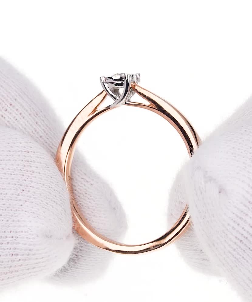 Золотое кольцо с бриллиантом Золотое кольцо с бриллиантом