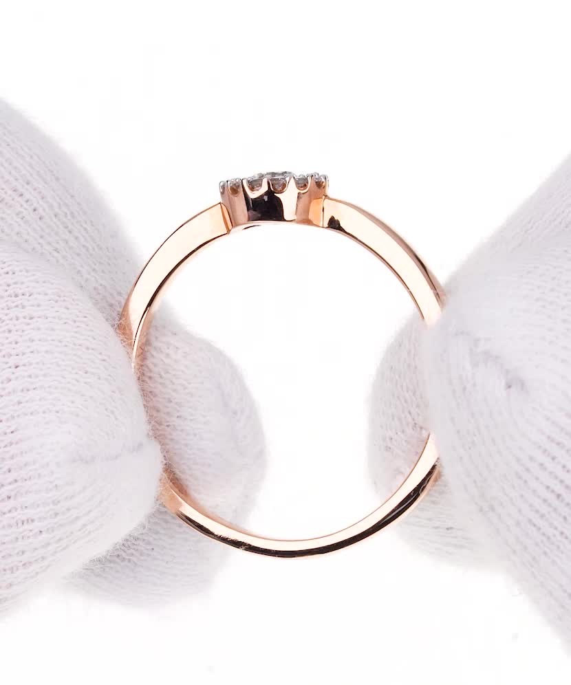 Золотое кольцо с бриллиантами Золотое кольцо с бриллиантами