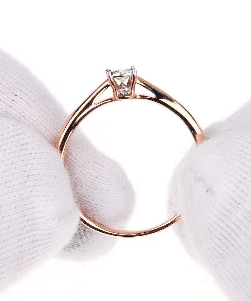 Золотое кольцо с бриллиантом Золотое кольцо с бриллиантом