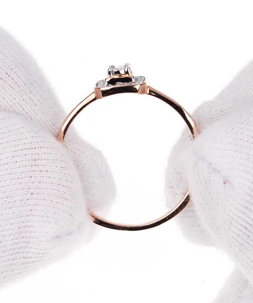 Золотое кольцо с бриллиантами Золотое кольцо с бриллиантами