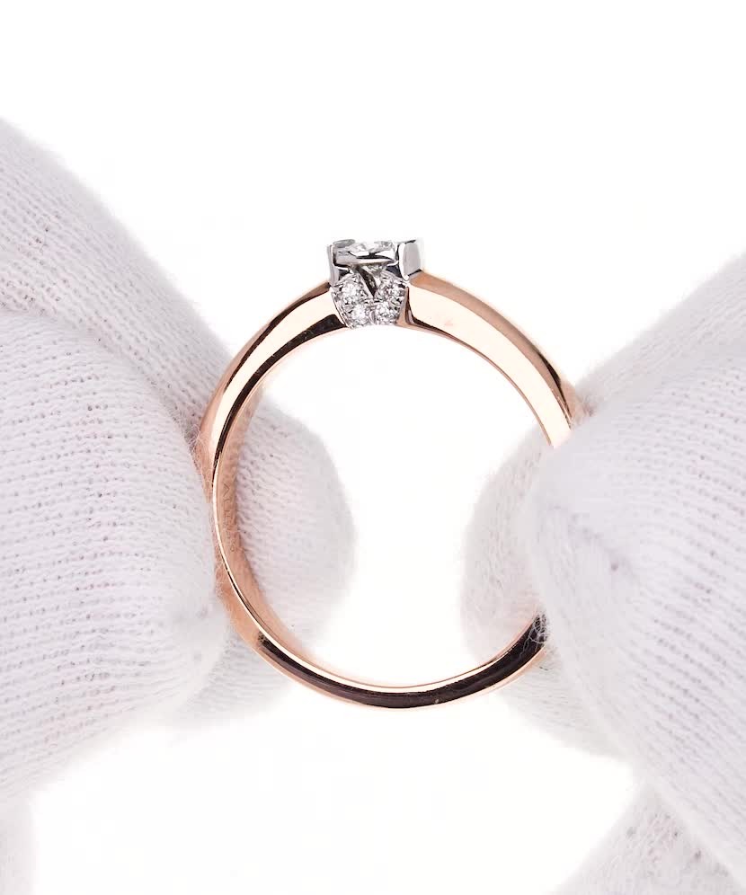 Золотое кольцо с бриллиантами Золотое кольцо с бриллиантами