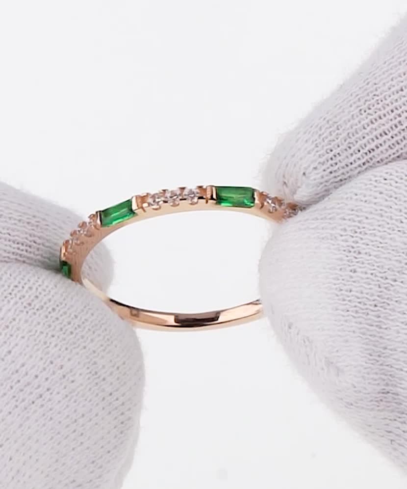 Золотое кольцо с цирконами Золотое кольцо с цирконами