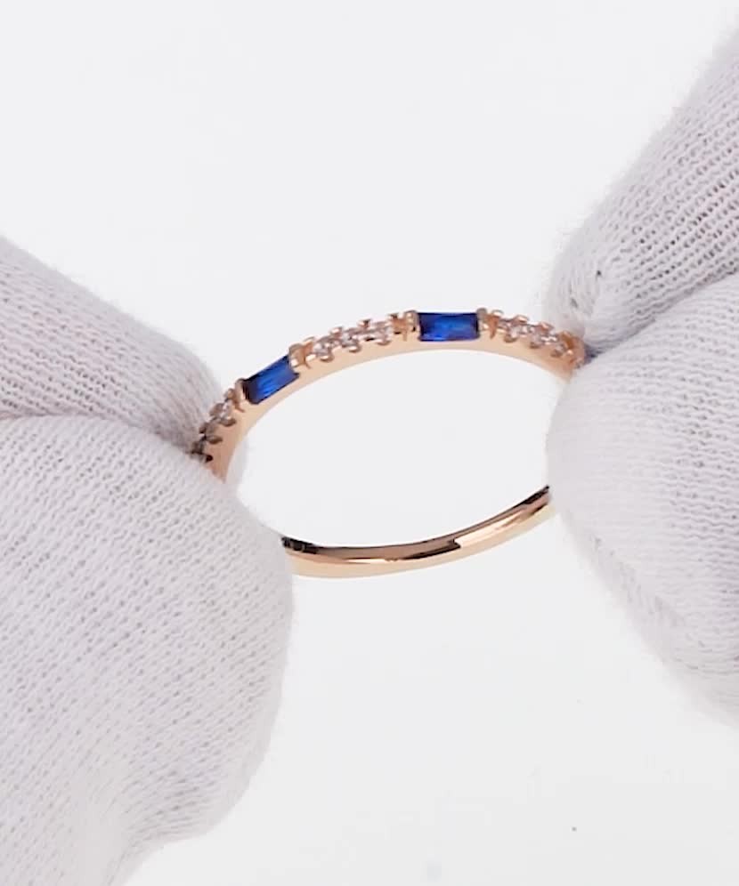 Золотое кольцо с цирконами