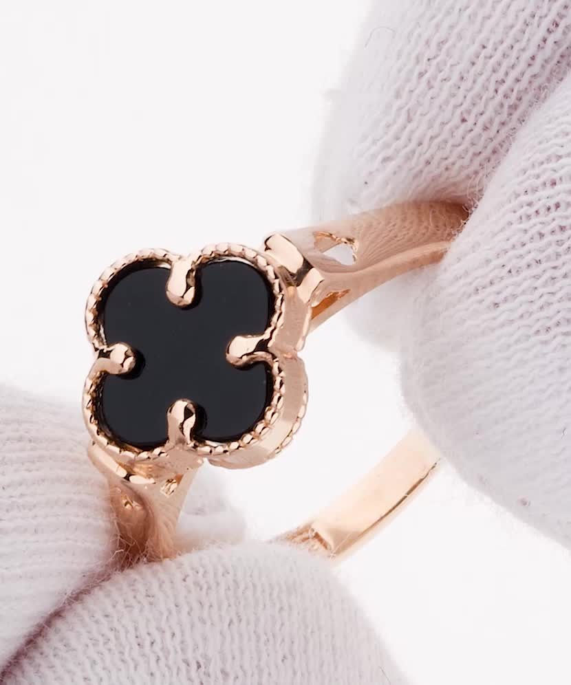 Gold ring with onyx