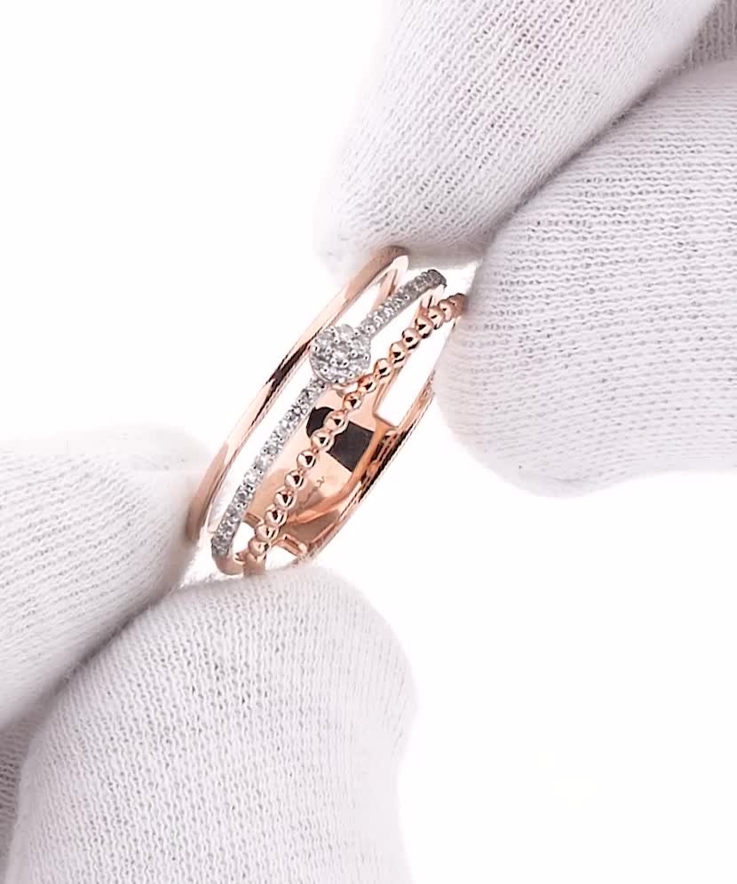 Gold ring with diamonds