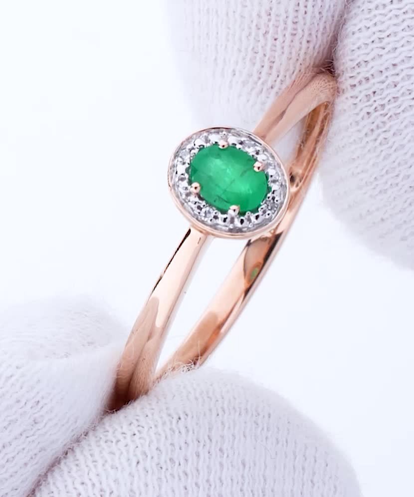 Золотое кольцо с изумрудом и бриллианты