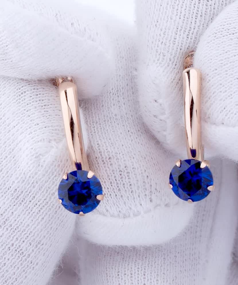 Gold earrings with zircons