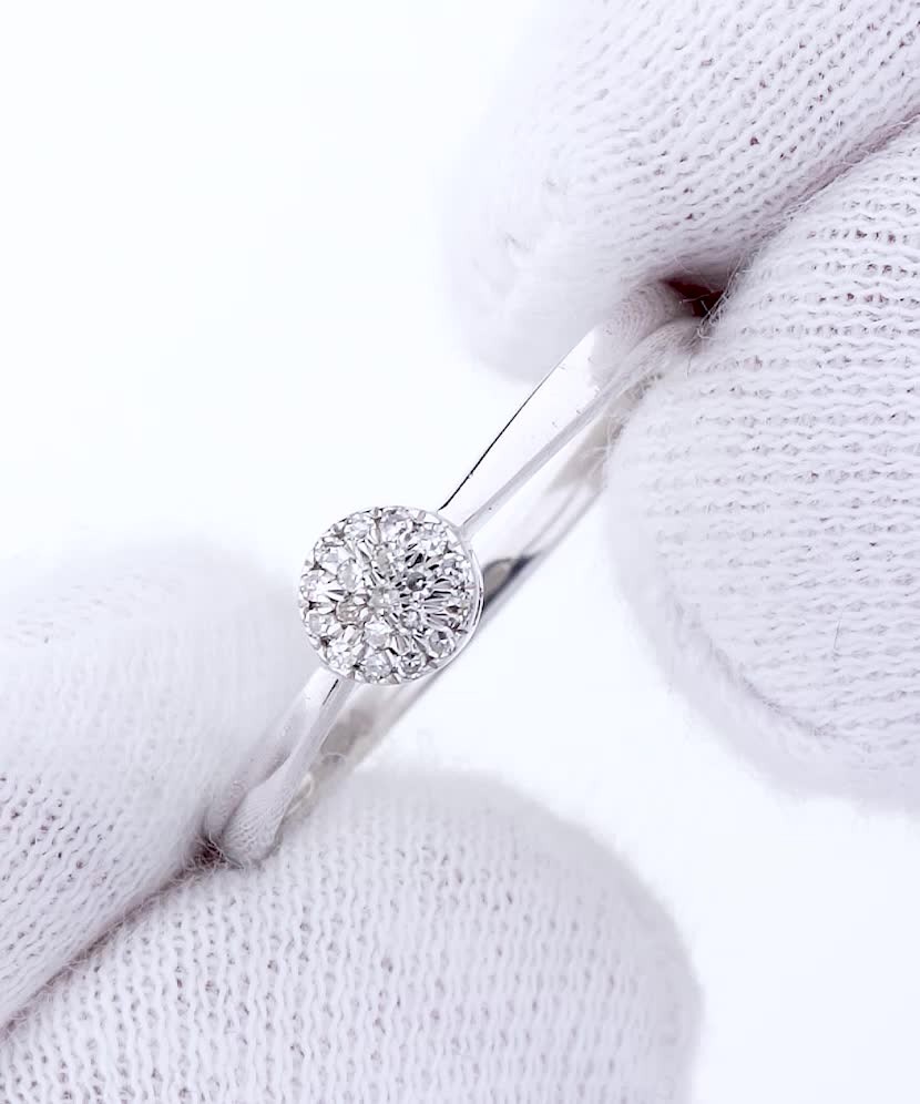 Кольцо из белого золота с бриллиантами Кольцо из белого золота с бриллиантами