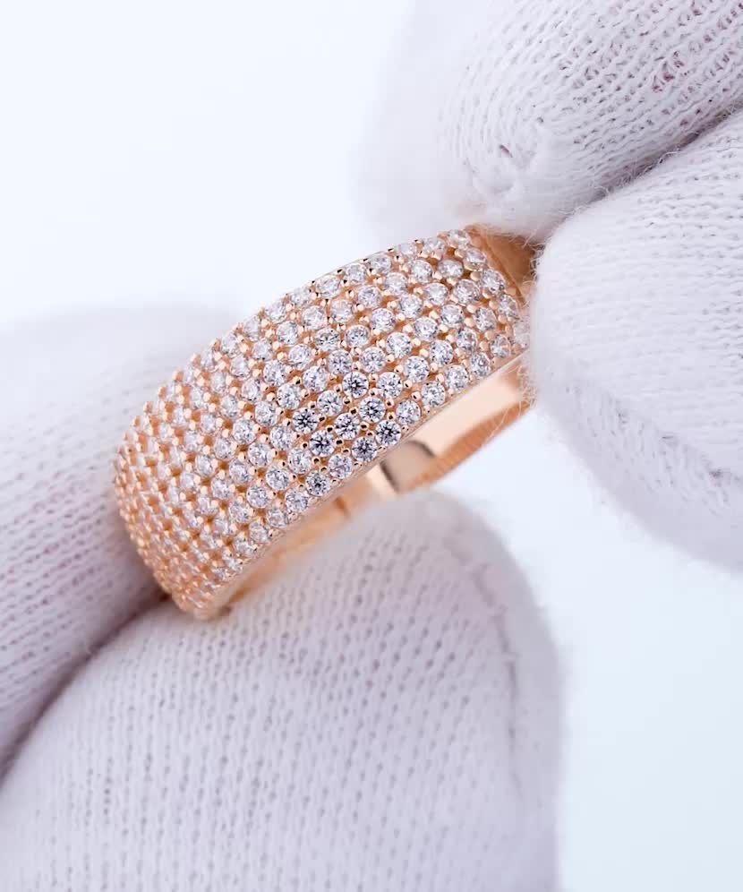 Золотое кольцо с цирконами Золотое кольцо с цирконами