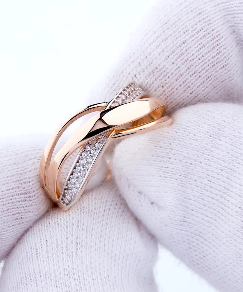 Gold ring with zircons