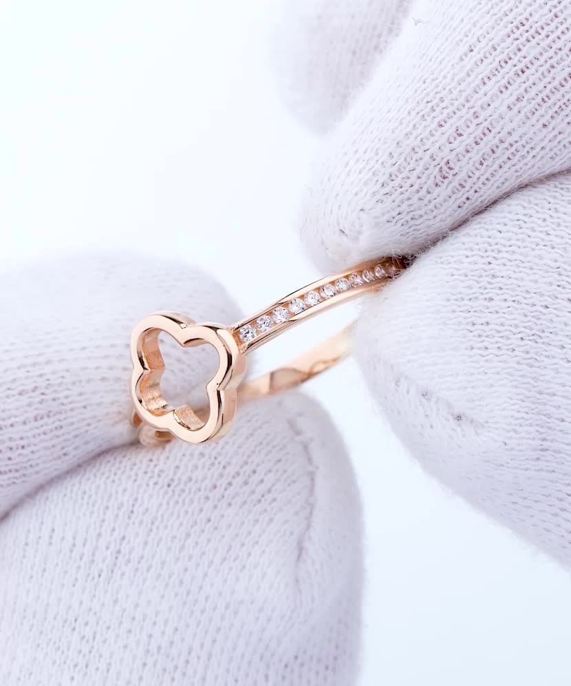 Gold ring with zircons