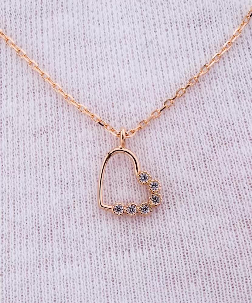 Gold chain with zirconium pendant "heart"