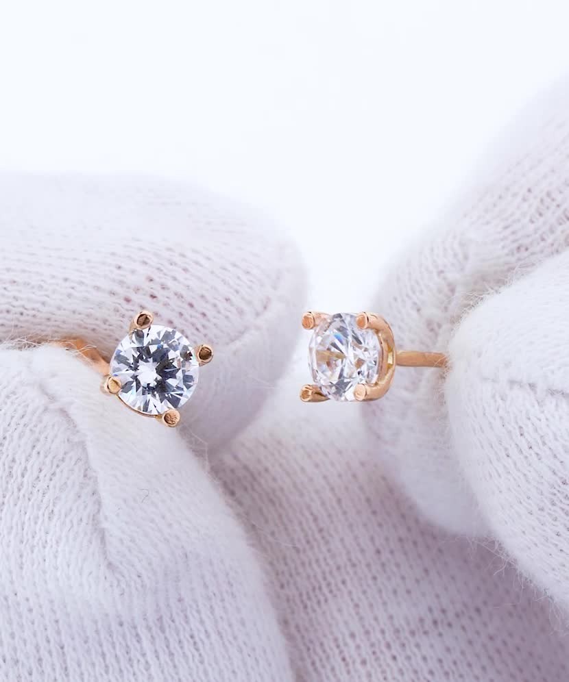 Gold earrings with zircons