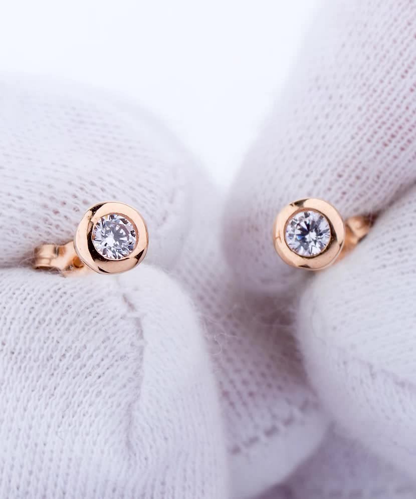 Gold earrings with zircons