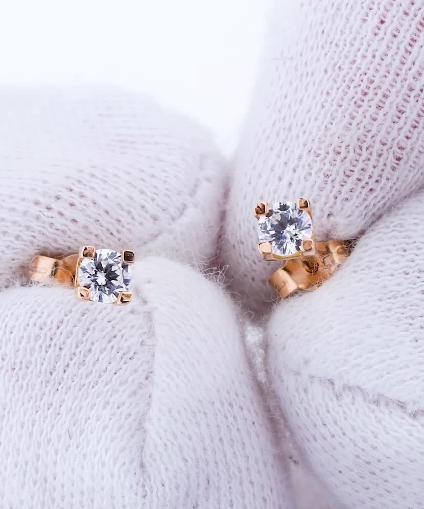 Gold earrings with zircons