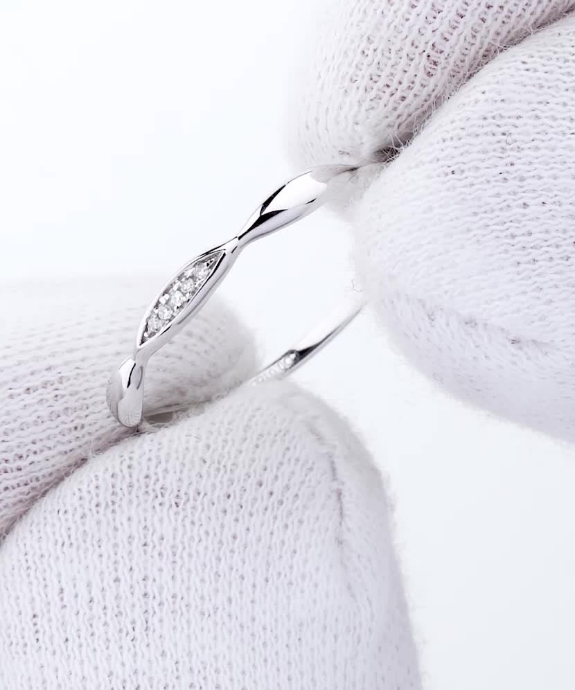 Кольцо из белого золота с бриллиантами