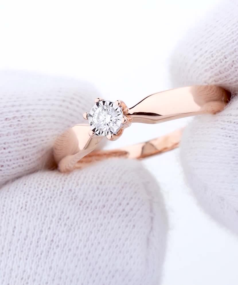 Кольцо из золота с бриллиантом Кольцо из золота с бриллиантом