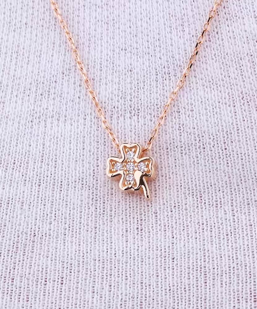Gold chain with zirconium pendant "Clover"