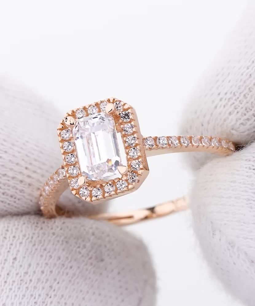 Gold ring with zircons