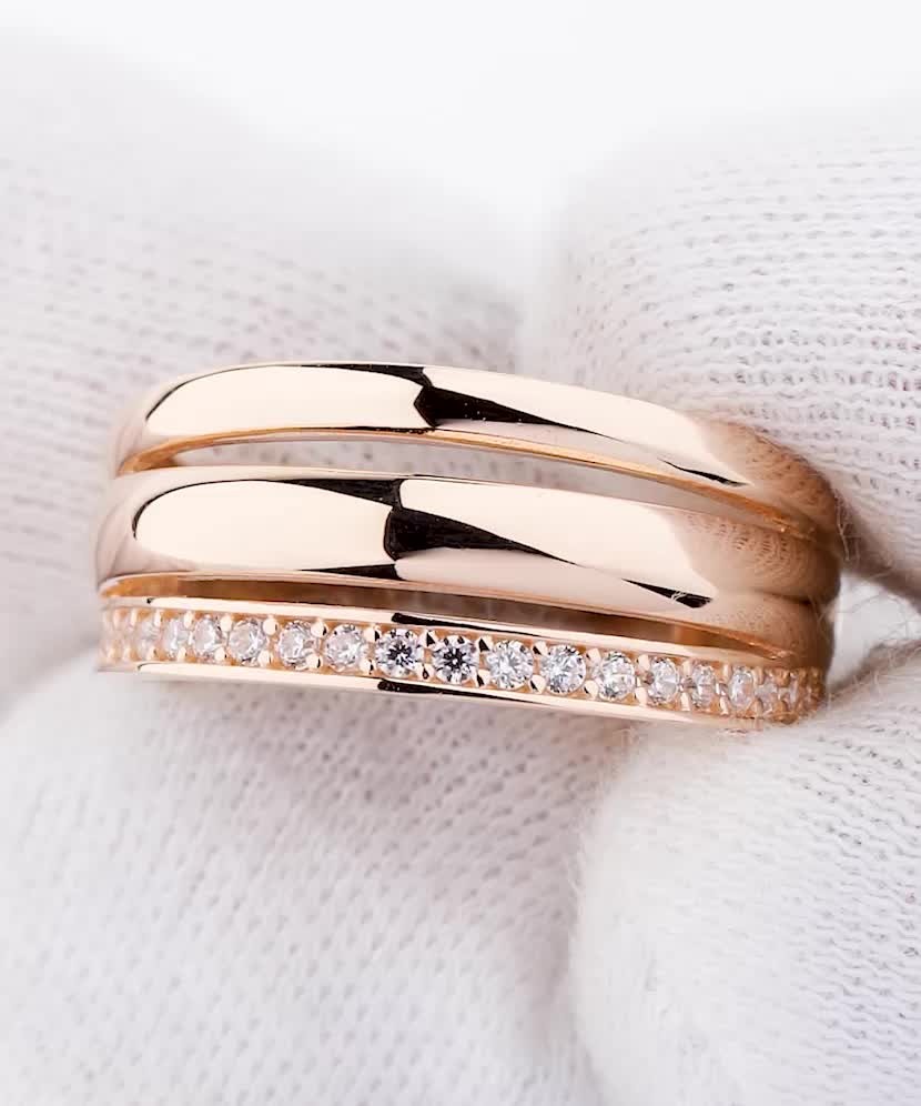 Gold ring with zircons