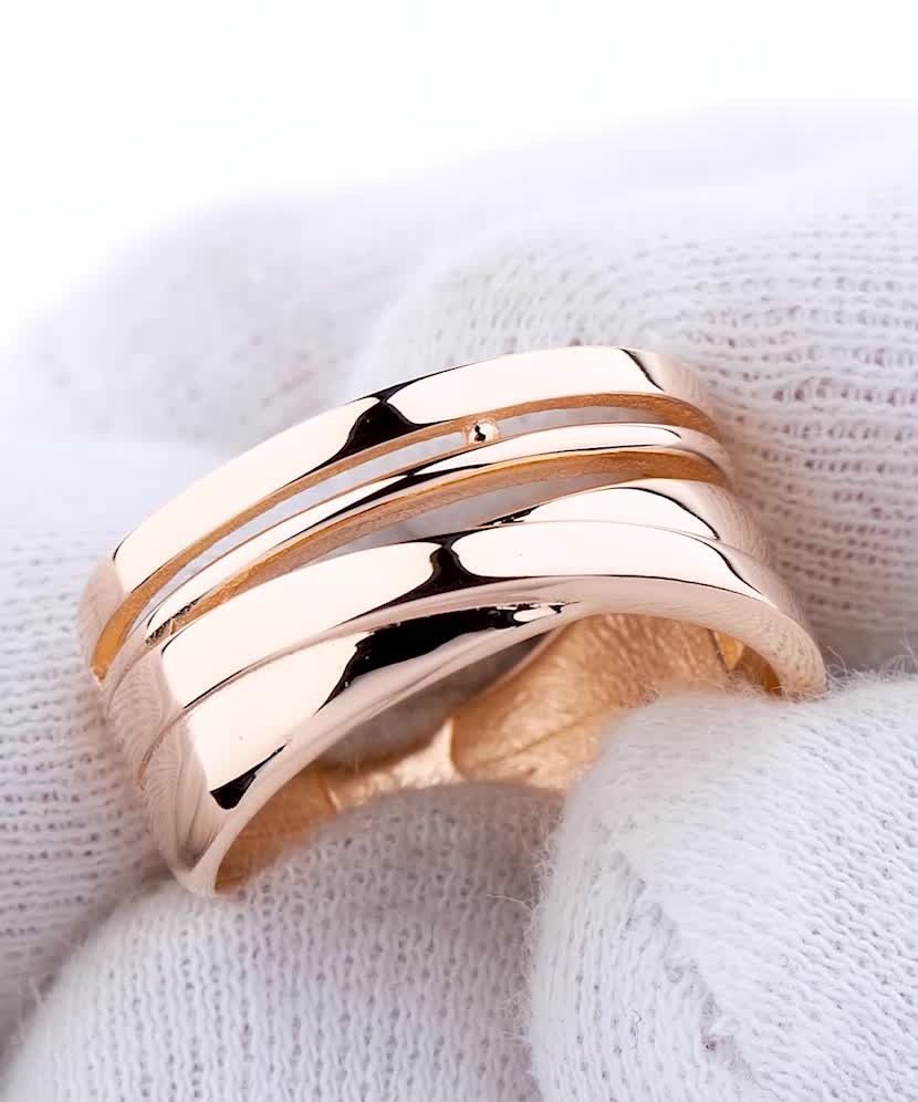 Gold ring Gold ring