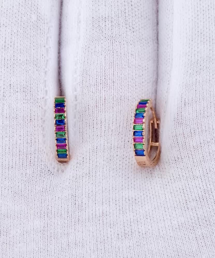 Золотые серьги с цирконами Золотые серьги с цирконами