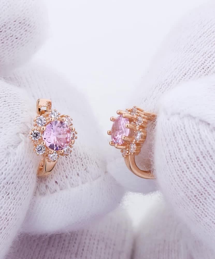 Gold earrings with zircons