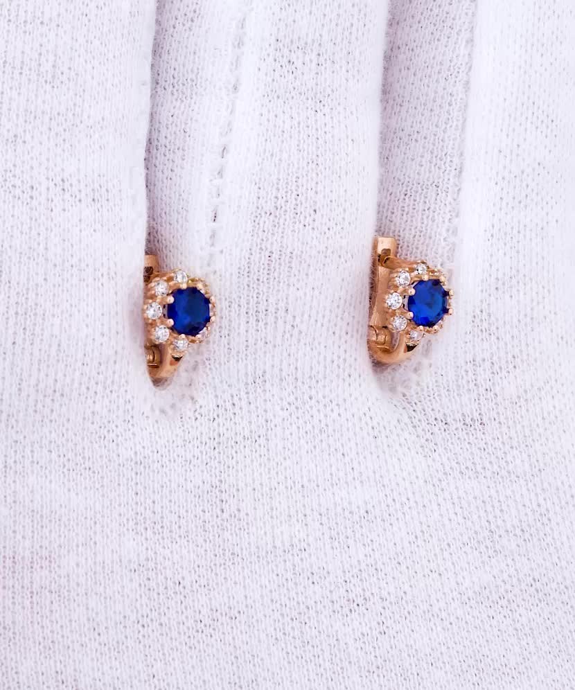 Gold earrings with zircons