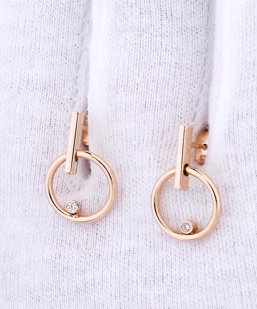 Gold earrings with zircons