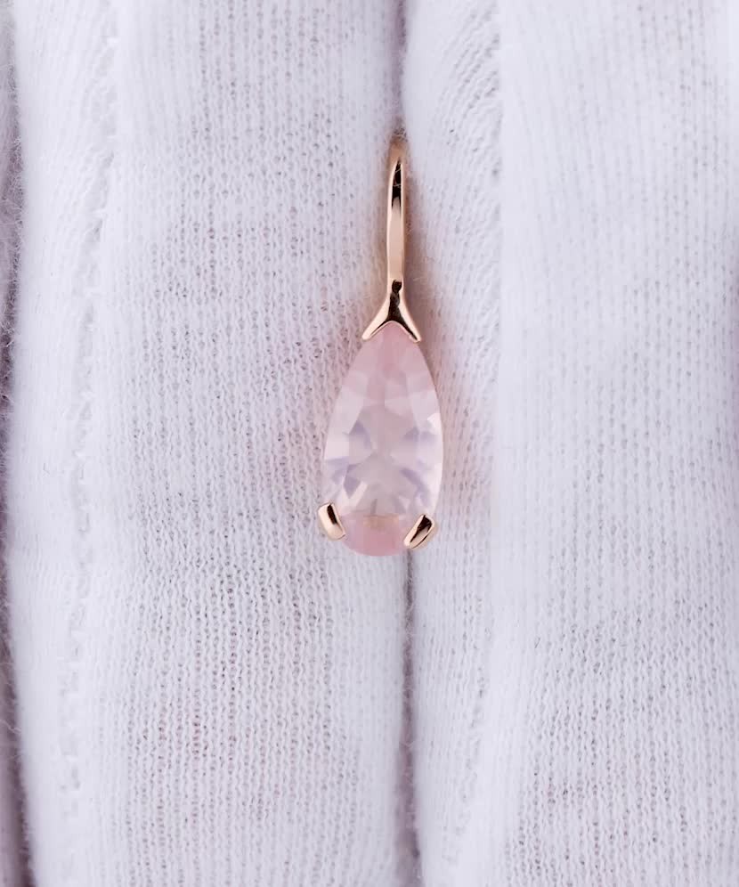 Gold pendant with rose quartz