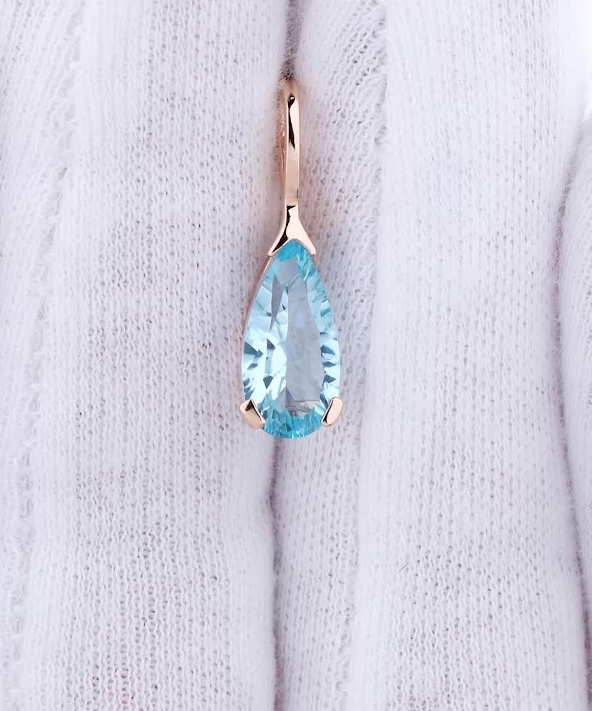Gold pendant with topaz