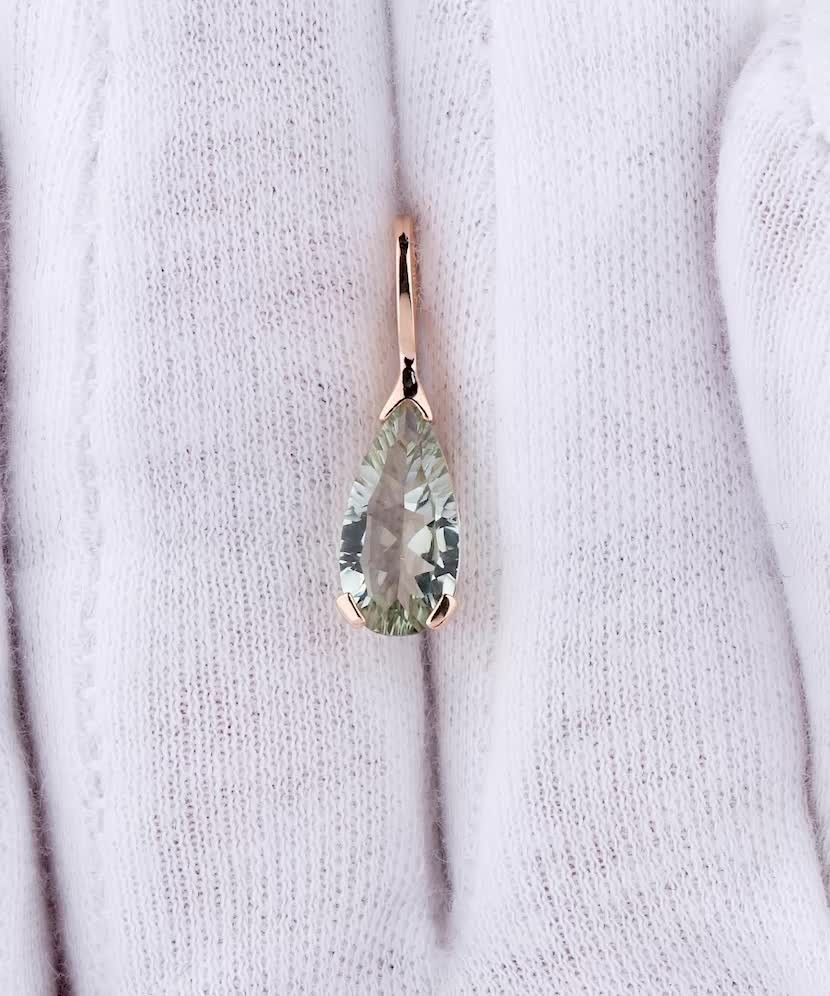 Золотой кулон/подвеска с зеленым аметистом