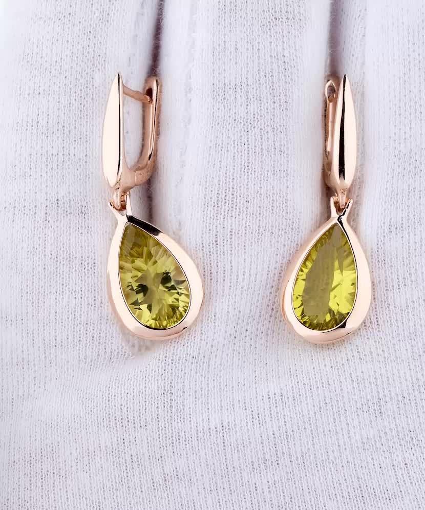Gold earrings with quartz Gold earrings with quartz